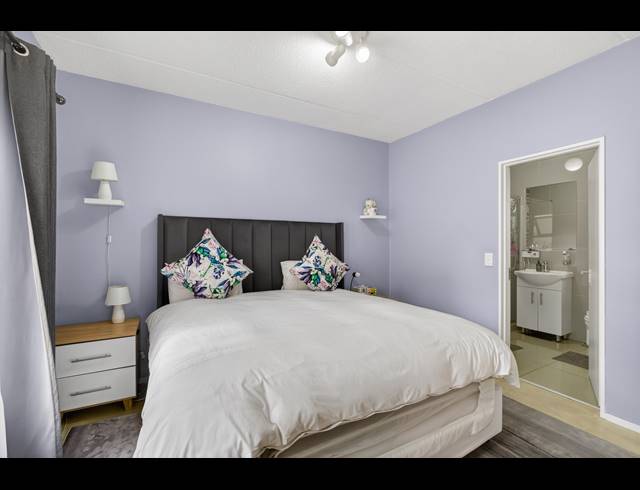 2 BEDROOM APARTMENT FOR SALE IN SUNNINGHILL